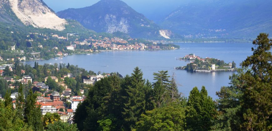 Foto Villa storica con splendida vista lago e parco, Stresa