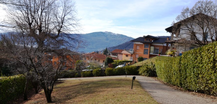 Foto Villa singola con parco e vista lago, Arizzano