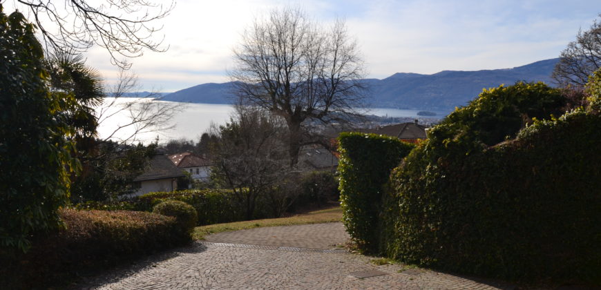 Foto Villa singola con parco e vista lago, Arizzano
