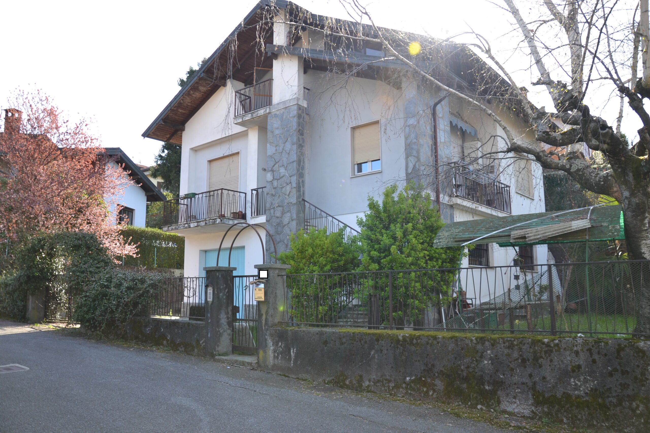 Anteprima foto Villa bifamigliare, Verbania