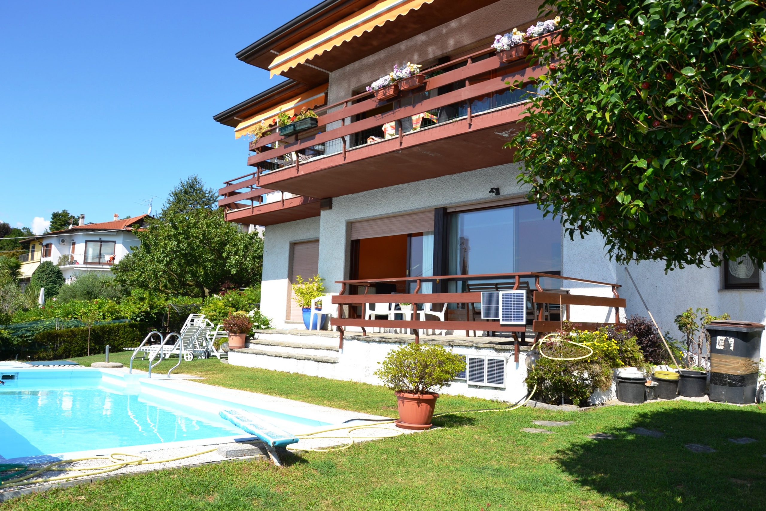 Foto Villa bifamigliare con vista lago e piscina, Arizzano
