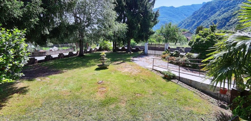 Foto Villa singola con ampio giardino, Gravellona Toce