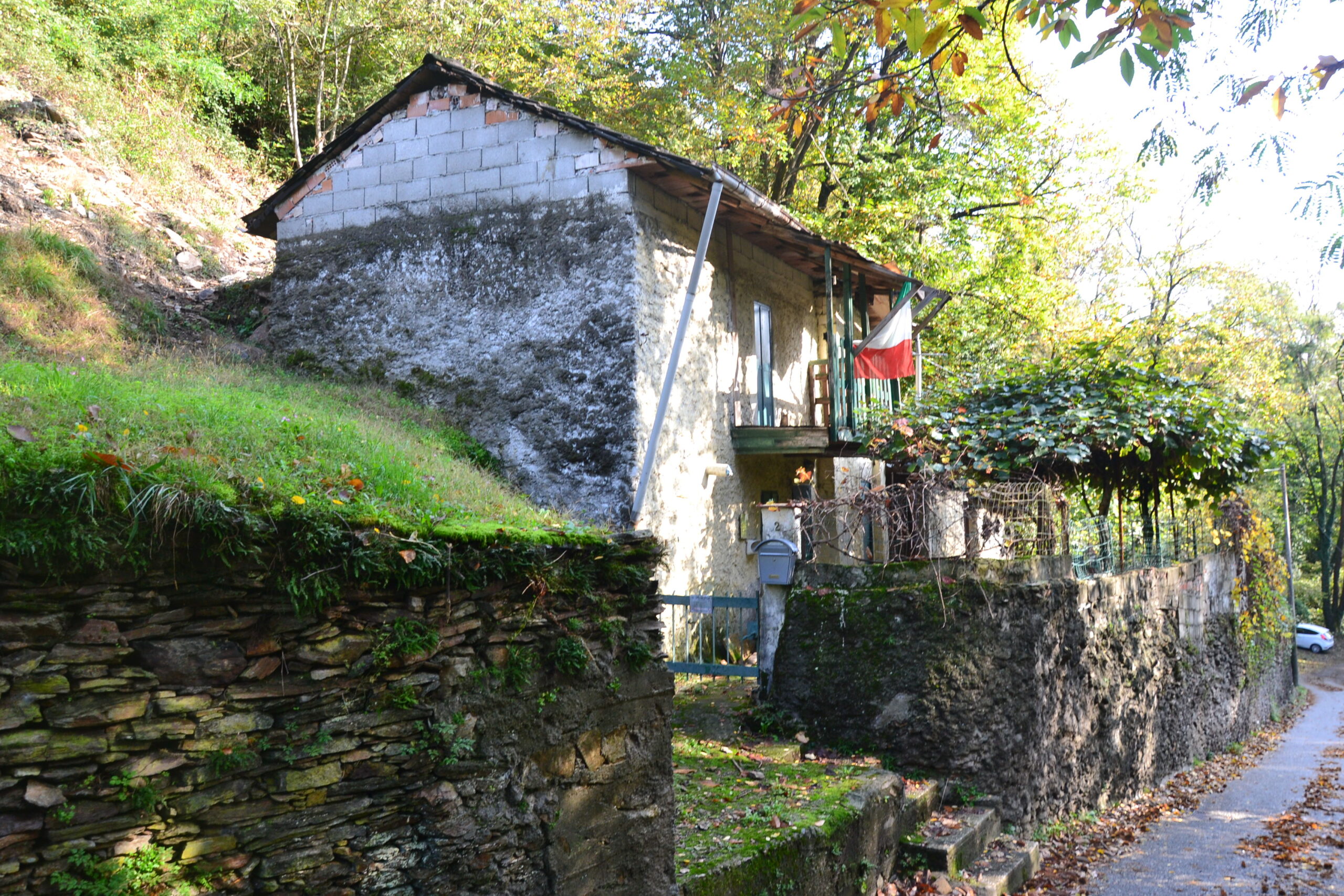 Cossogno, Rustico con terreno.