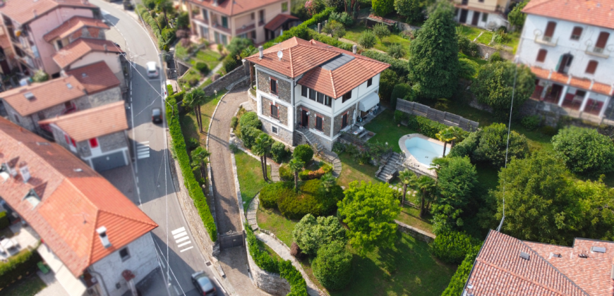 Foto Villa Indipendente con piscina, Zoverallo