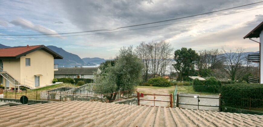 Foto Porzione di bifamigliare con giardino, Arizzano