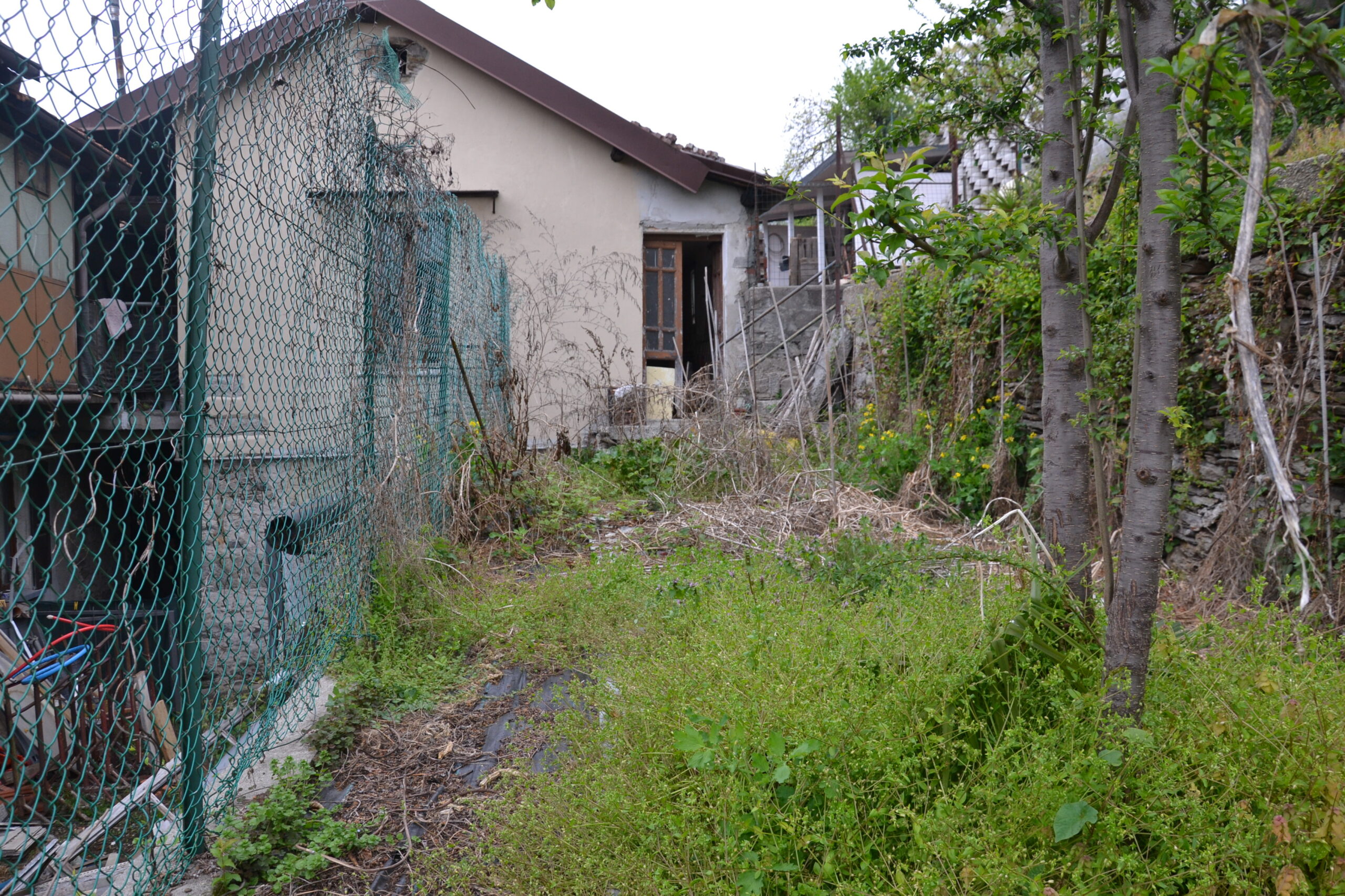 Trilocale da ristrutturare con giardino, Verbania.