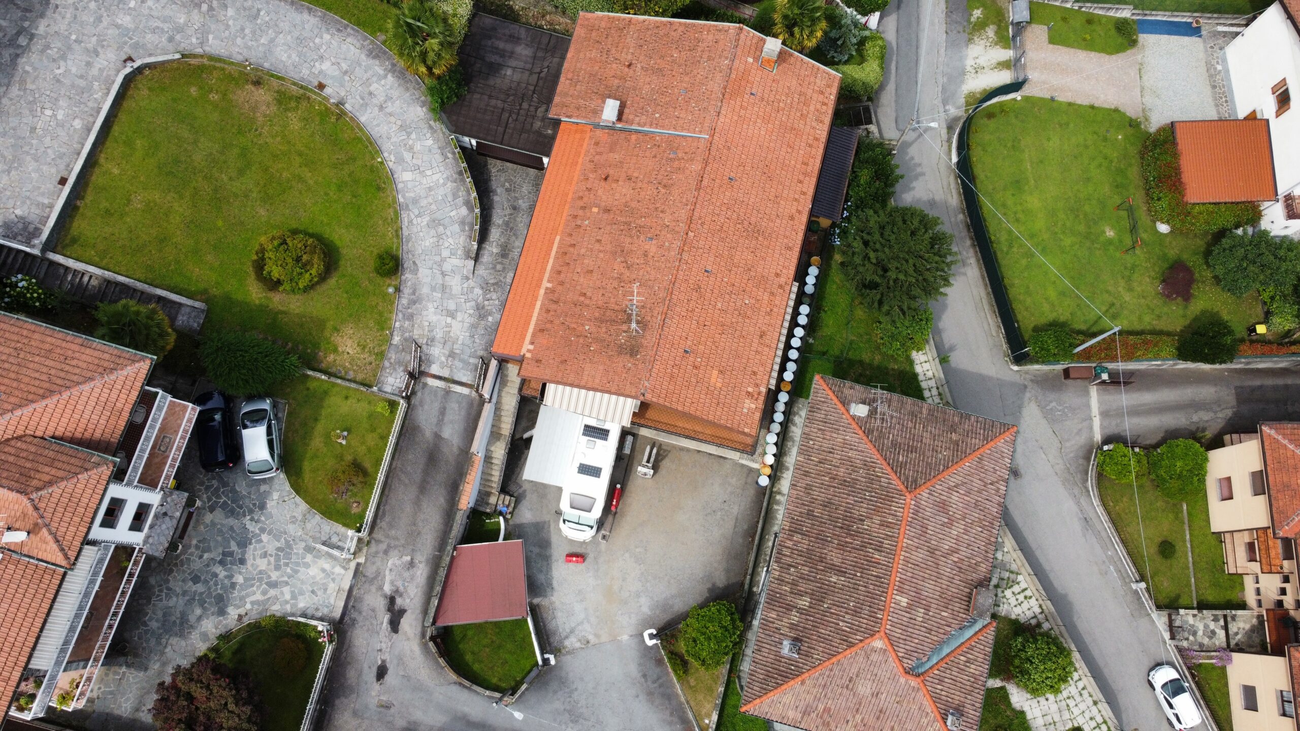 Foto Ampio quadrilocale con terrazzo, box e posto auto, Omegna