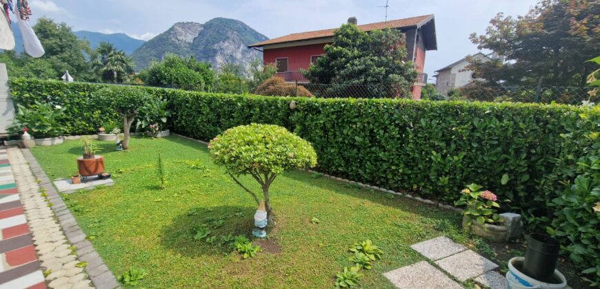 Foto Villa a schiera di testa con giardino e box doppio, Gravellona Toce