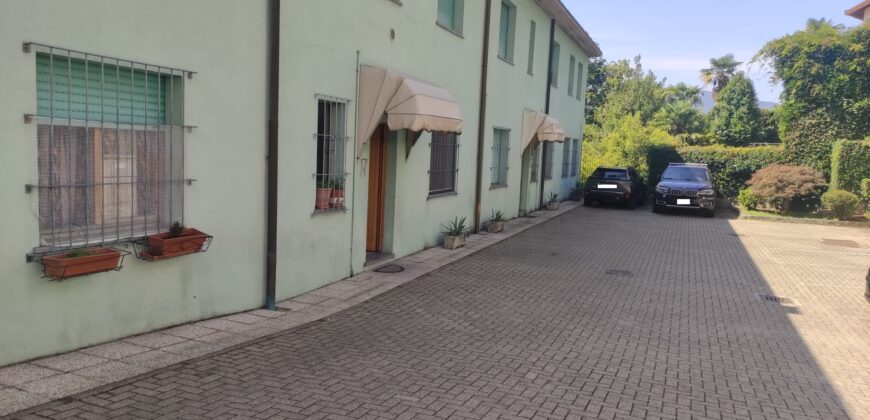 Foto Bilocale con terrazzo e posto auto, Verbania