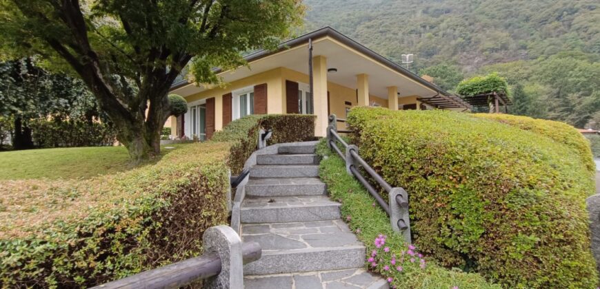 Foto Villa indipendente con giardino, Gravellona Toce