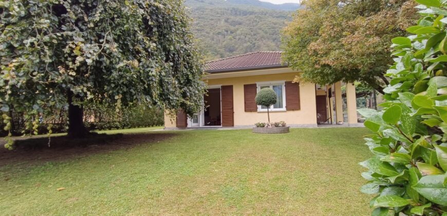 Foto Villa indipendente con giardino, Gravellona Toce