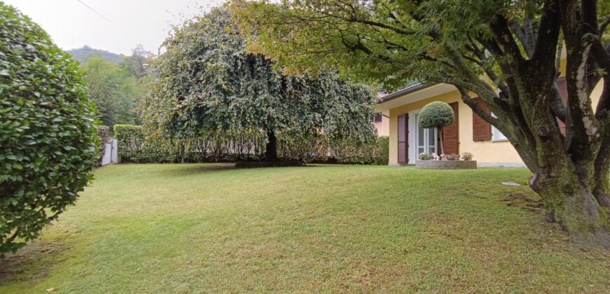 Foto Villa indipendente con giardino, Gravellona Toce