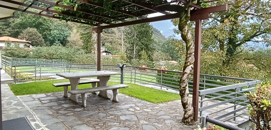 Foto Villa indipendente con giardino, Gravellona Toce