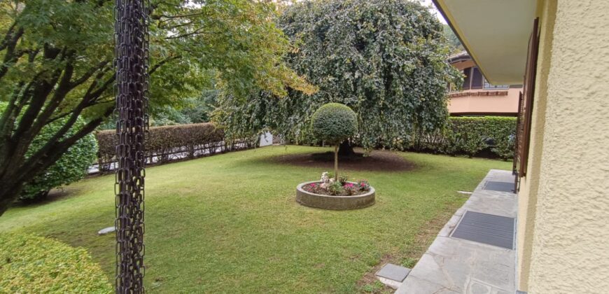 Foto Villa indipendente con giardino, Gravellona Toce