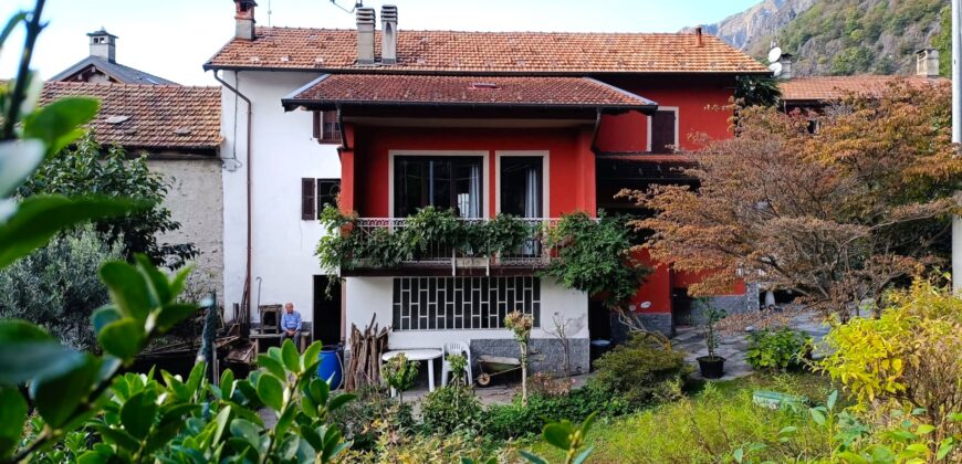 Foto Casa semi indipendente con giardino, Mergozzo