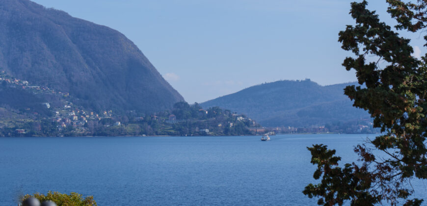 Foto Ultimo piano con due terrazzi vista lago, Intra