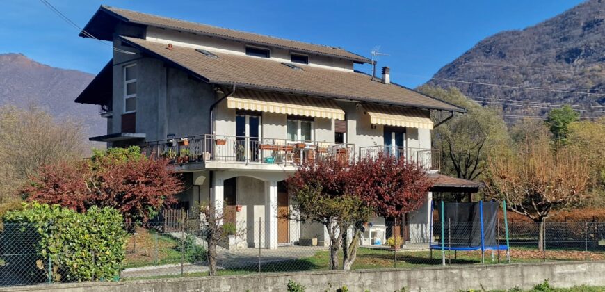 Foto Villa bifamiliare con ampio giardino, Pedemonte