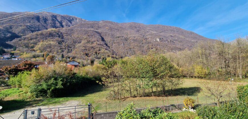 Foto Villa bifamiliare con ampio giardino, Pedemonte