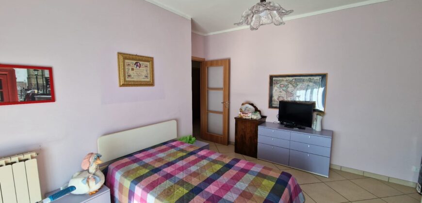 Foto Villa bifamiliare con ampio giardino, Pedemonte