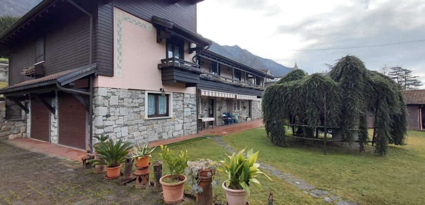 Foto Villa indipendente baciata dal sole e immersa nel verde, Granerolo