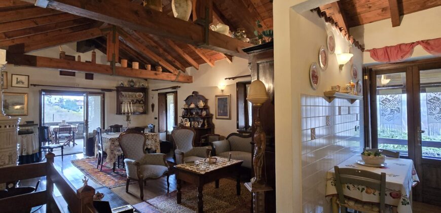 Foto Villa indipendente baciata dal sole e immersa nel verde, Granerolo
