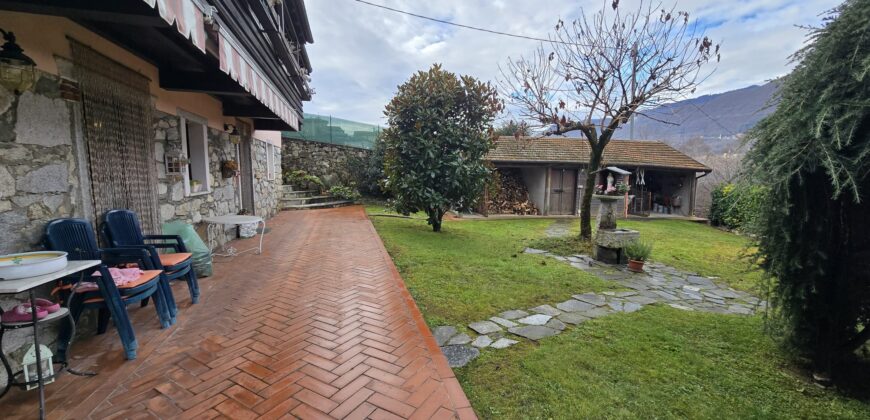 Foto Villa indipendente baciata dal sole e immersa nel verde, Granerolo