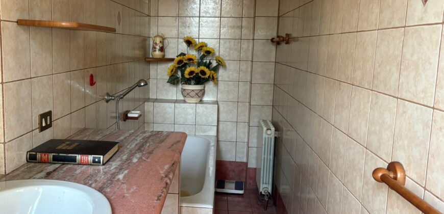 Foto Quadrilocale con balconi, in centro ad Intra