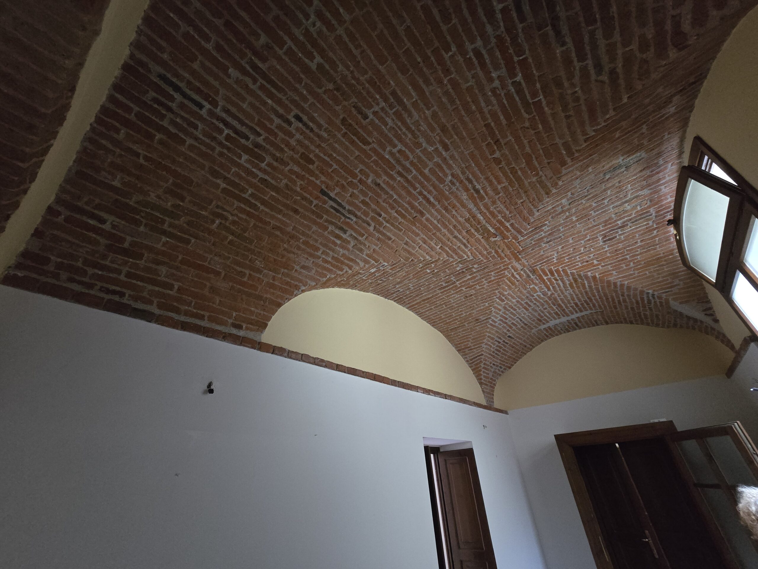 Foto Locale uso studio-ufficio con posto auto, nel cuore di Intra