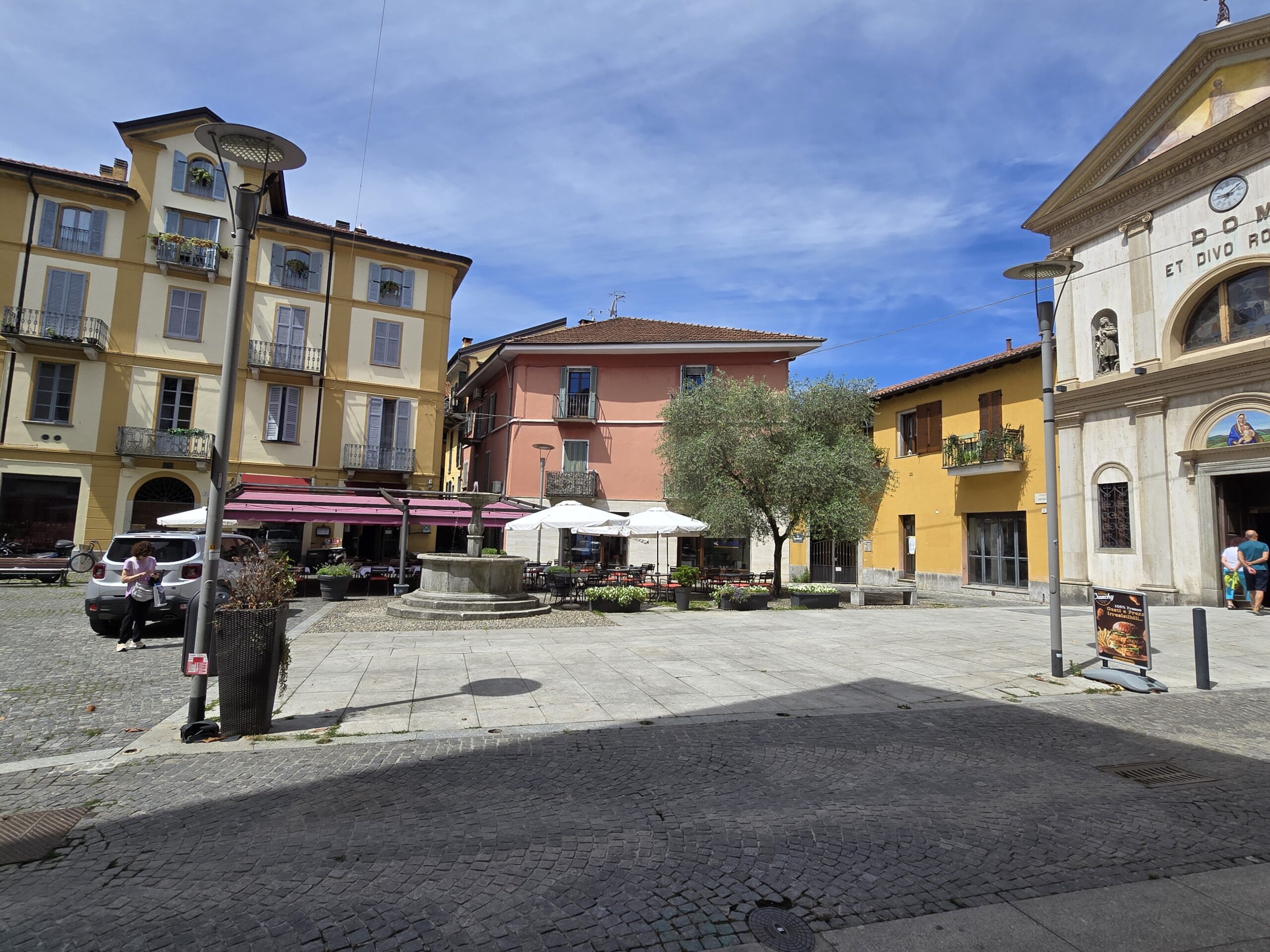 Foto Locale uso studio-ufficio con posto auto, nel cuore di Intra