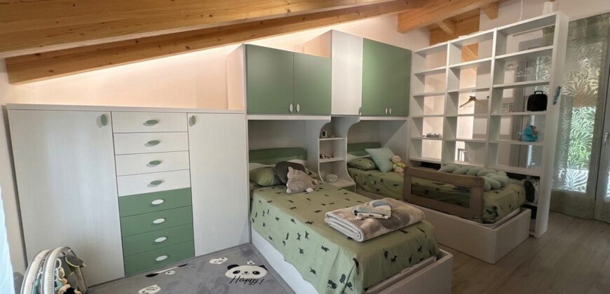 Foto Casa indipendente ristrutturata con terrazzo e giardino, Fondotoce