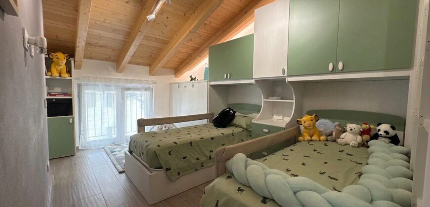 Foto Casa indipendente ristrutturata con terrazzo e giardino, Fondotoce