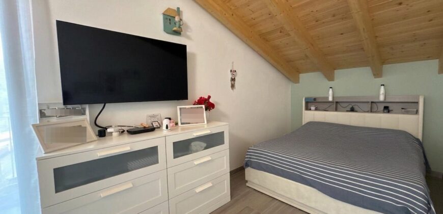 Foto Casa indipendente ristrutturata con terrazzo e giardino, Fondotoce