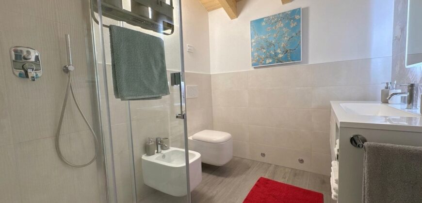 Foto Casa indipendente ristrutturata con terrazzo e giardino, Fondotoce