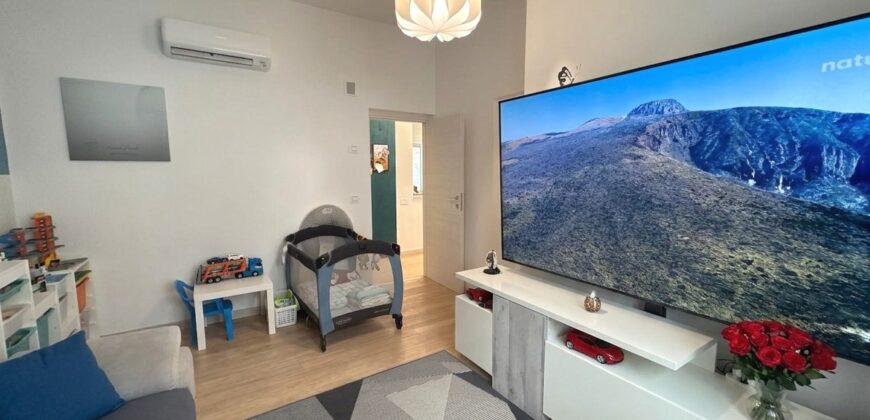 Foto Casa indipendente ristrutturata con terrazzo e giardino, Fondotoce