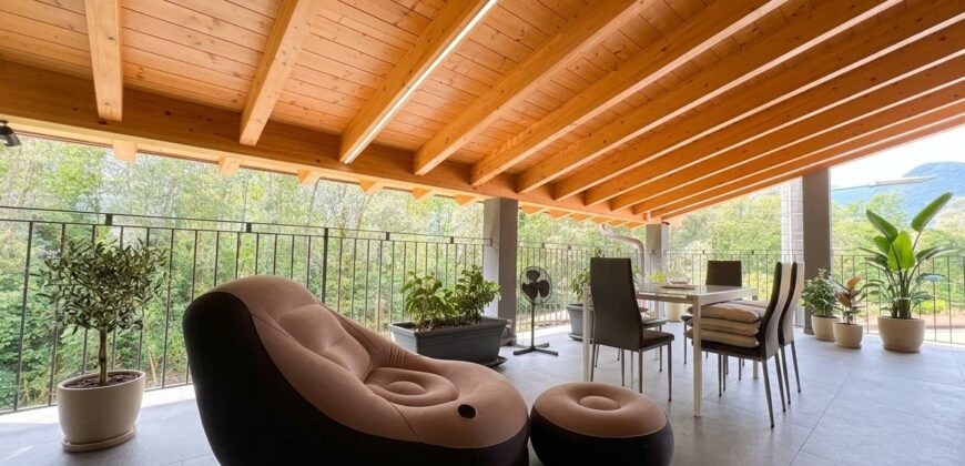 Foto Casa indipendente ristrutturata con terrazzo e giardino, Fondotoce
