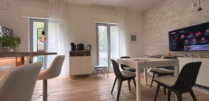 Foto Casa indipendente ristrutturata con terrazzo e giardino, Fondotoce