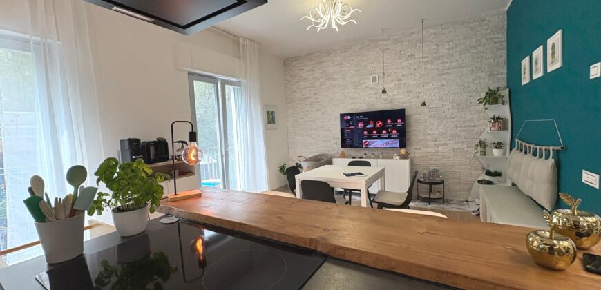 Foto Casa indipendente ristrutturata con terrazzo e giardino, Fondotoce