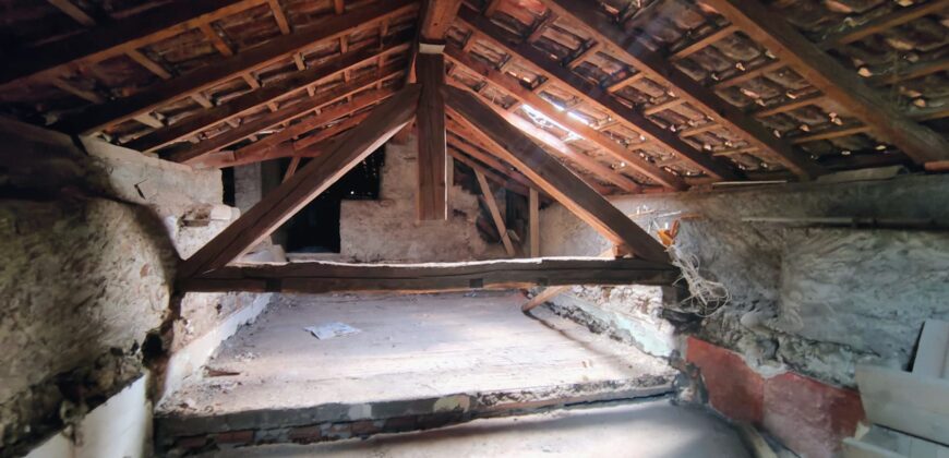 Foto Mansarda da Valorizzare in Palazzo Storico, Intra