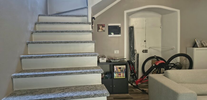 Foto Cambiasca: casa indipendente con posti auto