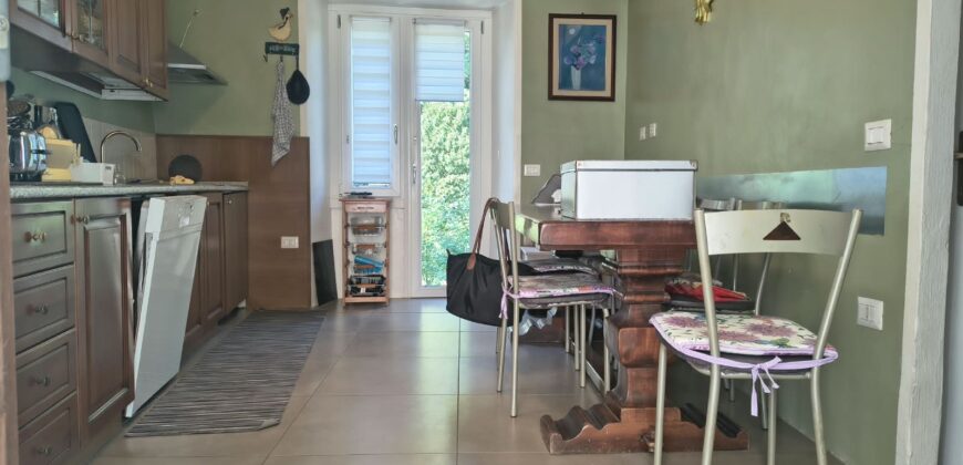 Foto Cambiasca: casa indipendente con posti auto