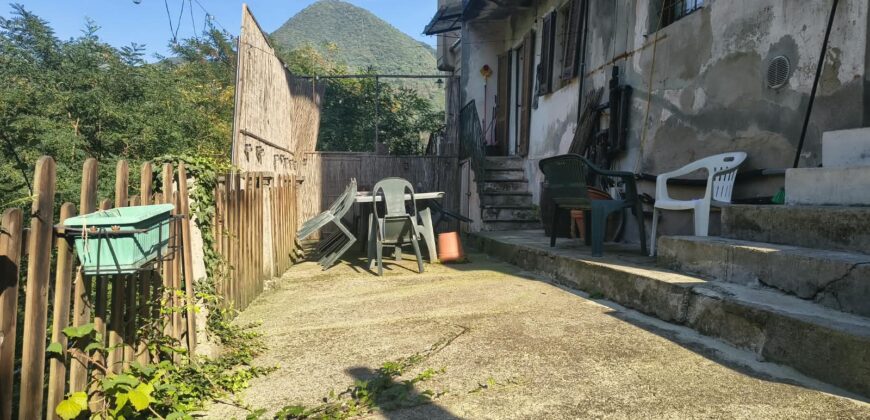 Foto Cambiasca: casa indipendente con posti auto