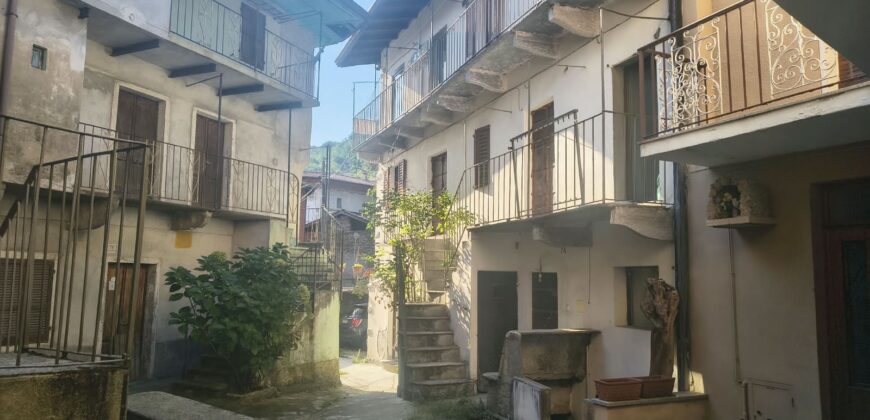 Foto Cambiasca: casa indipendente con posti auto