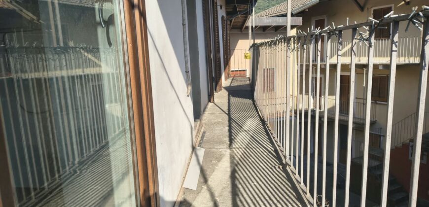 Foto Cambiasca: casa indipendente con posti auto