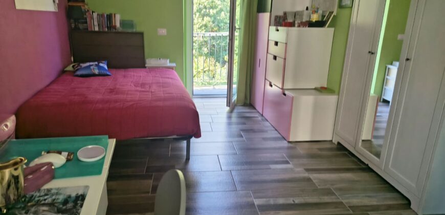 Foto Cambiasca: casa indipendente con posti auto