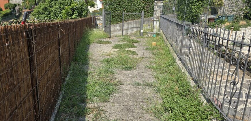 Foto Appartamento con terrazzo e due posti auto, Vignone