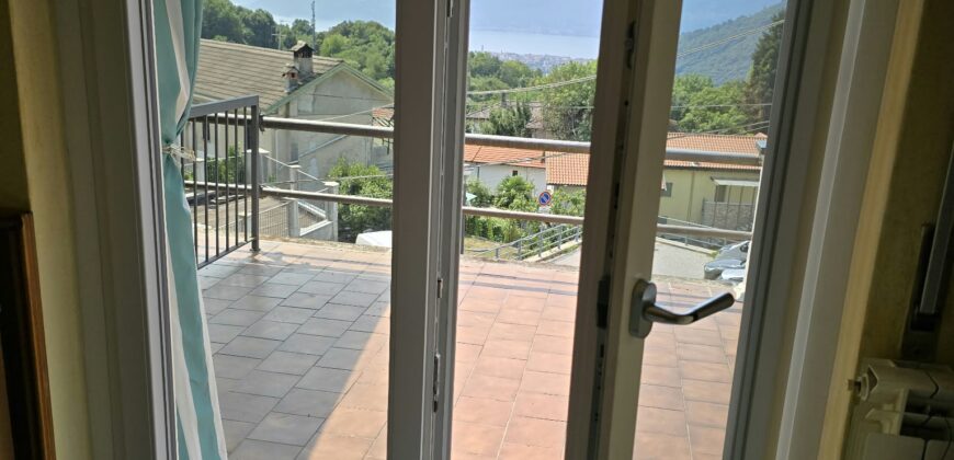Foto Appartamento con terrazzo e due posti auto, Vignone