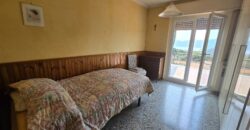Anteprima foto Appartamento con terrazzo e due posti auto, Vignone