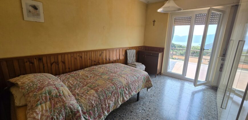 Foto Appartamento con terrazzo e due posti auto, Vignone