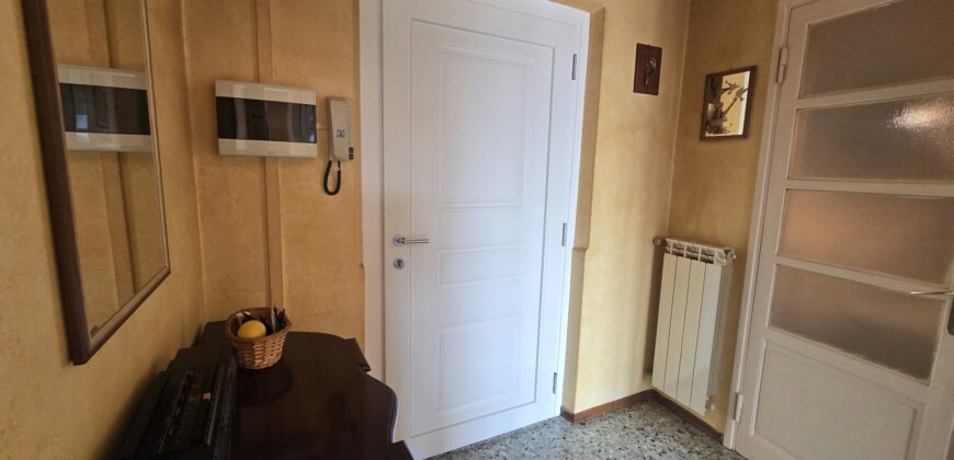 Foto Appartamento con terrazzo e due posti auto, Vignone