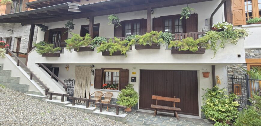 Foto Casa semi-indipendente su tre livelli con box e taverna, Migiandone